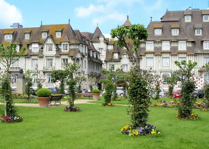 Apartment Les Jardins Du Yacht Club-3 By Interhome *